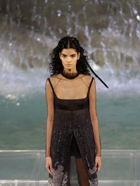 fendi-revija-na-fontani-di-trevi.jpg