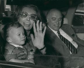 sofija-loren-i-karlo-ponti-sa-sinom.jpg
