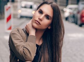 ozbiljna-devojka-thinkstock.jpg