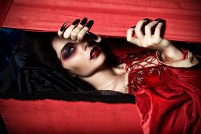 devojka-vampir-nocna-mora.jpg