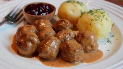 food-wishes--swedish-meatballs-recipe--beef---pork-meatballs-with-creamy-brown-gravy-55mieopabc4--1280x720--5m52s.jpg
