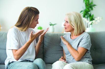 glavna----stockphotoangryyoungwomanhasdisagreementwithannoyedoldmotherinlawgrowndaughterarguingfighting1231591399.jpg