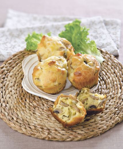 stockphotovegetablemuffinswithcheeseandmushroomsonaplatewithlettuce421827229.jpg