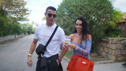 Kristijano Ronaldo i Georgina Rodrigez u šetnji