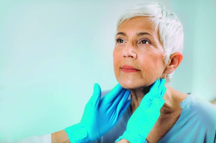 glavna--stockphotoendocrinologydoctorexaminingaseniorwomanwiththyroidglanddiseasesymptoms2014719329.jpg