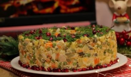 20241231-11-51-07top-salata-ruska--kremasta-ukusna--praznicno--novogodisnja-salata.--youtu.jpg