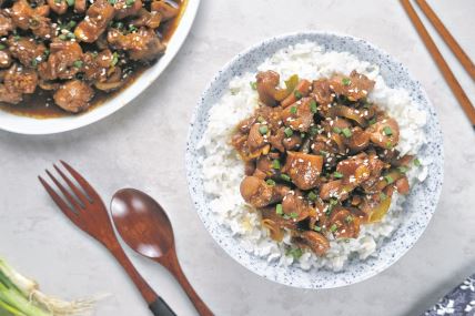 stockphotojapaneseorientalcuisinericewithteriyakichickengrilledorteriyakidonwithsesameseedsin2306788455.jpg