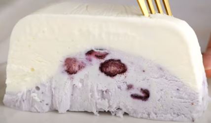 sladoled-torta-od-borovnica1.jpg