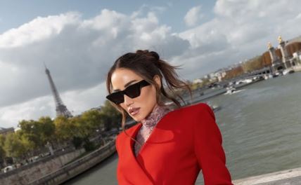 Tamara Kalinić u Valentino crveno-sivoj kombinaciji