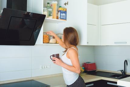 NA KRAJU VRATITE SVE NA SVOJE MESTO  stock-photo-beautiful-woman-in-her-kitchen-in-the-morning-preparing-breakfast-449592172.jpg