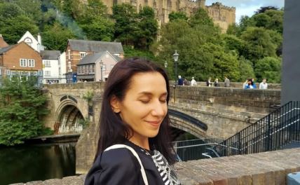 Melisa Febos se smeši