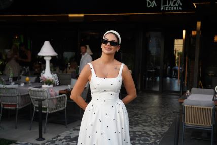 Katarina Grujić u haljini na tufnice