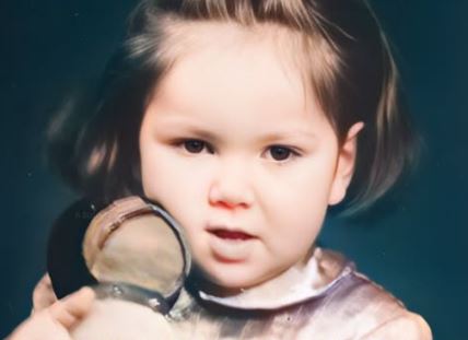 Devojčica iz logora.jpg