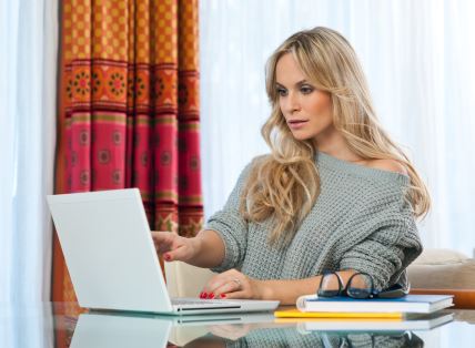 rad-za-kompjuterom-shutterstock.jpg