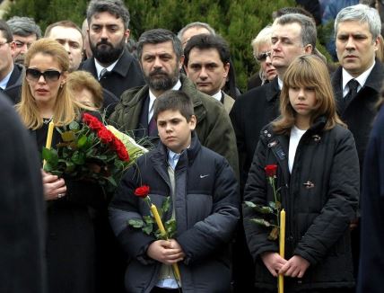 Ružica-djindic-sa-decom.jpg
