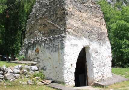 Manastir.jpg