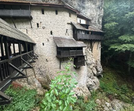Manastir crna reka 4.png
