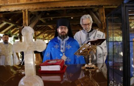 Obretenje i presvlačenje moštiju Svetog Zosima u manastiru Tumane
