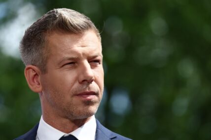 Premijer Peter Mađar.jpg
