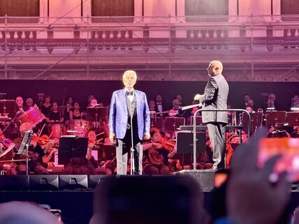 10 - Maestro On Stage.jpg