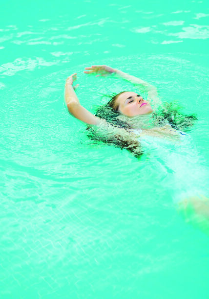 LEDJNO PLIVANJE   stock-photo-young-woman-swimming-in-pool-124433524.jpg