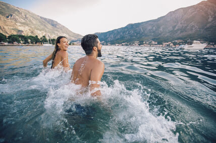 GLAVNA   stock-photo-sexy-young-couple-on-the-beach-having-fun-1385971805.jpg