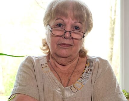 žena