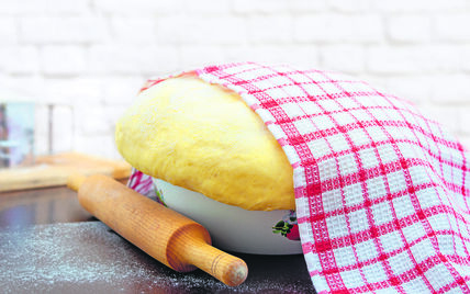 GLAVNA stock-photo-raw-yeast-dough-covered-with-a-towel-in-a-bowl-on-the-floured-kitchen-table-recipe-idea-concept-1931683223.jpg
