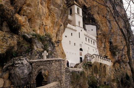 manastir-ostrog.jpg