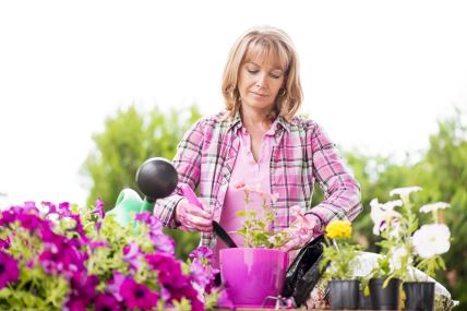 zena-sa-cvecem-thinkstock.jpg