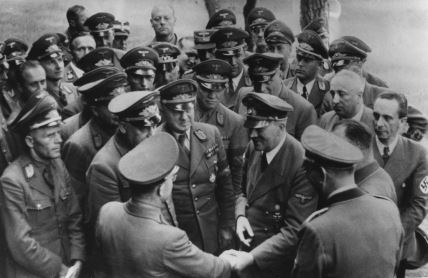 adolf-hitler-sa-nacistickim-vodjama.jpg