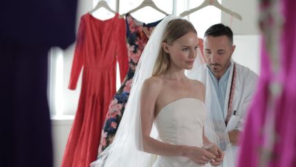kate-bosworth-sees-her-oscar-de-la-renta-wedding-dress.jpg