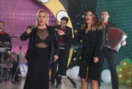 vesna-zmijanac-i-ana-nikolic.jpg