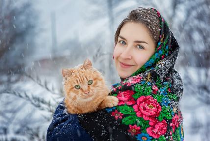 zena-sa-mackom-shutterstock.jpg