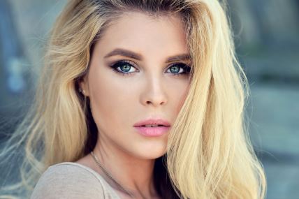 portret-devojke-shutterstock.jpg