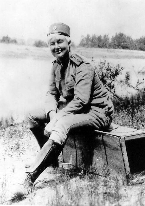 flora-sandes-in-uniform.jpg