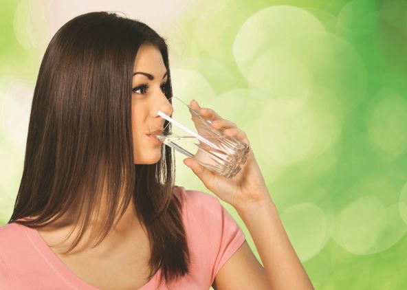 voda-stockphotowaterdrinkingwomen288128606.jpg