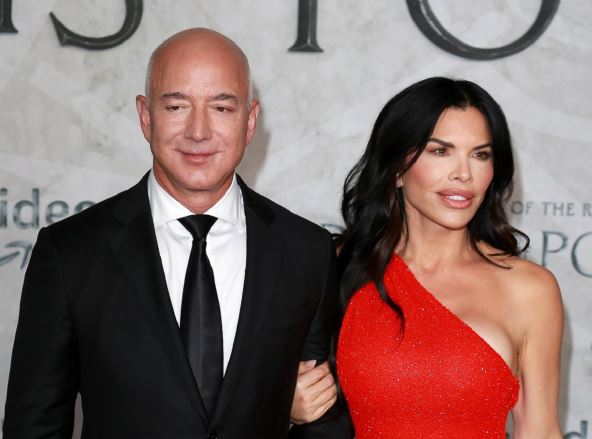 dzef-bezos-i-loren-sancez-shutterstock-2196907905.jpg