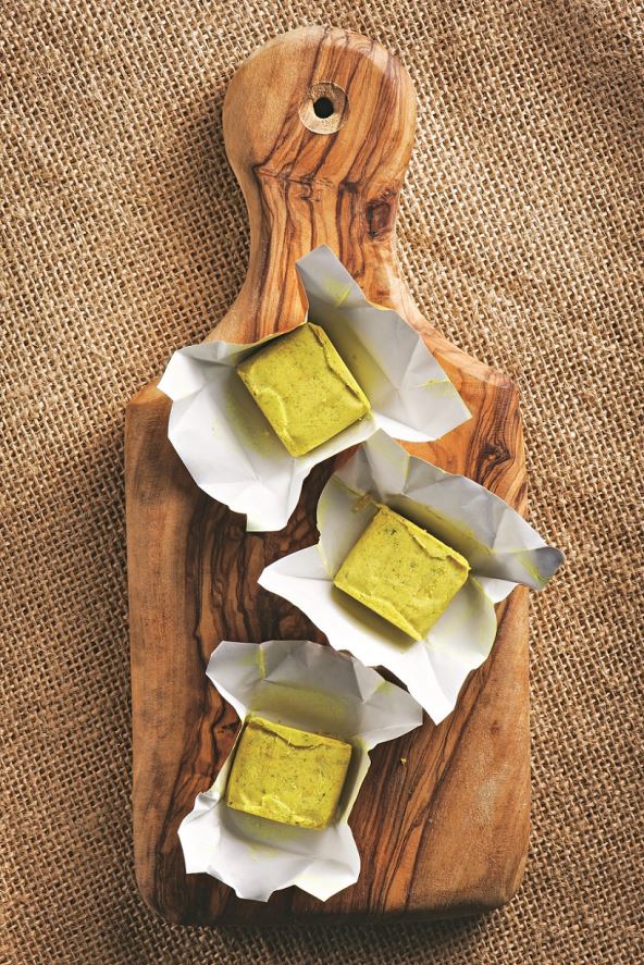 glavna-stockphotodehydratedcondimentbouillonstockcubesaltymeatandvegetablesaromaticyellowspice407031223.jpg