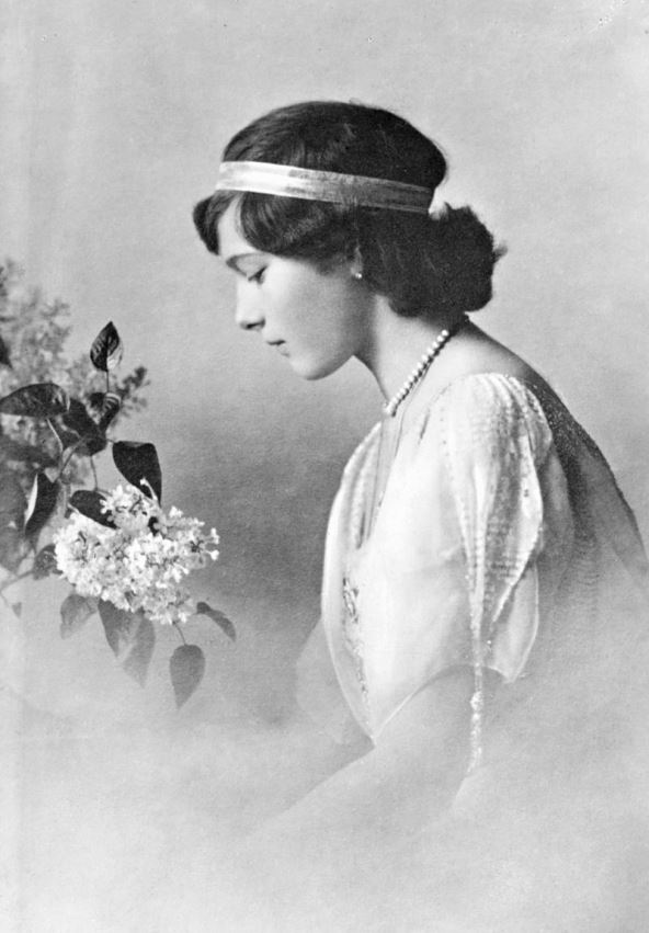 grandduchesstatianaformal1914.jpg