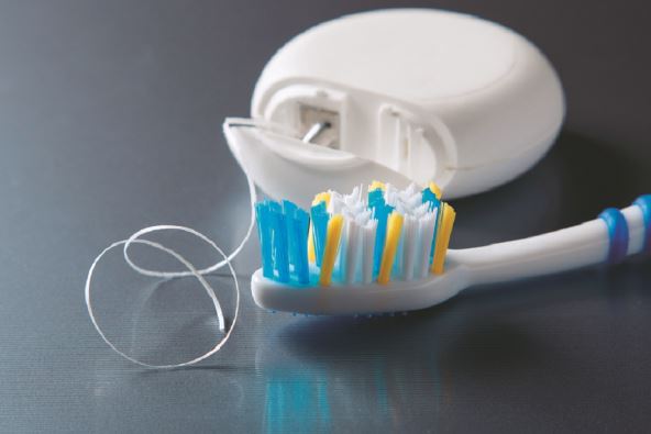 cetkica-i-konac-za-zube-stockphotocloseupoftoothbrushanddentalfloss289517327.jpg