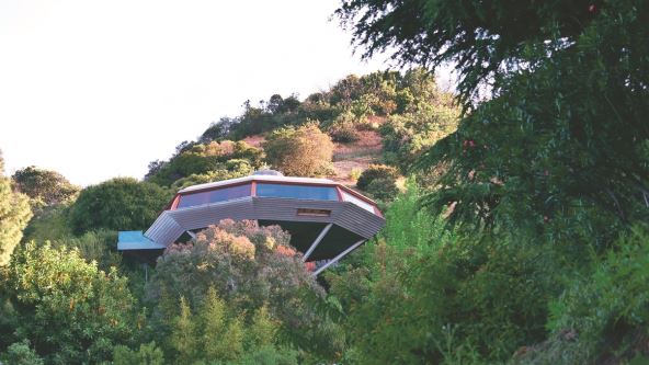hemosfera-los-andjeles-stockphotochemospherehousebuiltinbyarchitectjohnlautnerinlaurelcanyononthehillsoflos1403981270.jpg