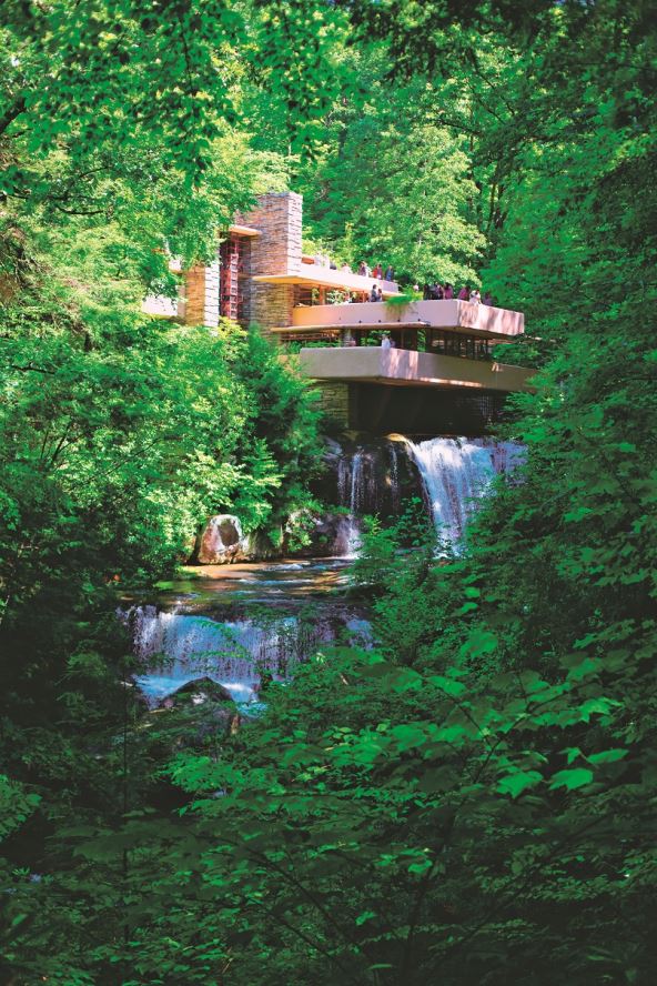 padajuca-kuca-pensilvanija-sad-stockphotojulypennsylvaniahousedesignedbyfranklloydwrightforeditorialuseonly698095156.jpg