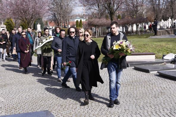 3385836-ruzicadjindjicgroblje120320230003-ff.jpg