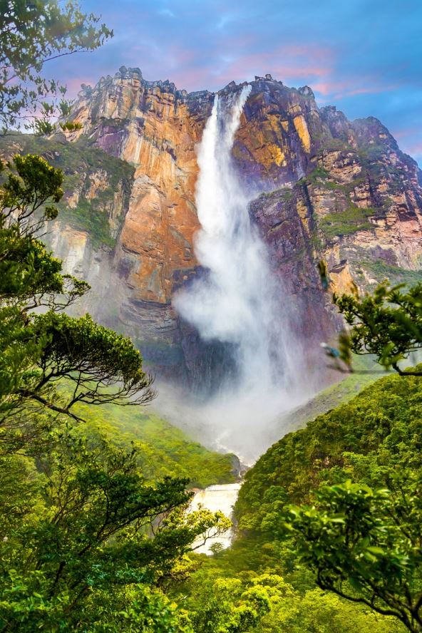 andjeoski-vodopad-venecuela-shutterstock-2251985581.jpg