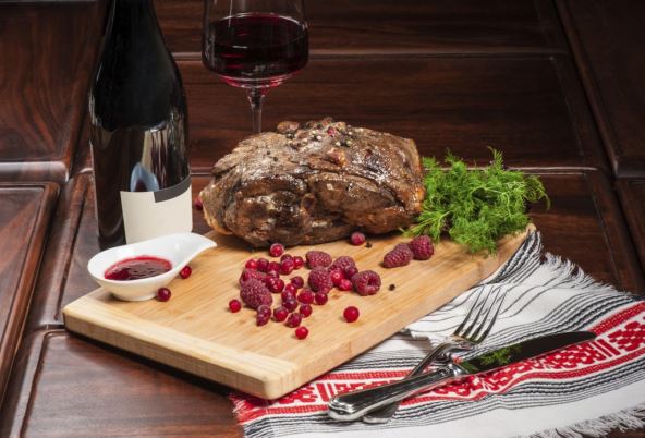 jagnjetina-sa-sosom-od-maline.jpg