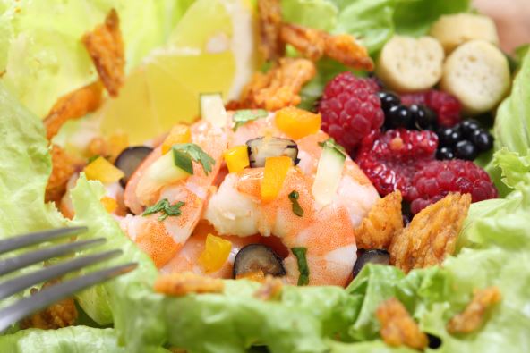 salata-sa-skampima-i-malinom.jpg