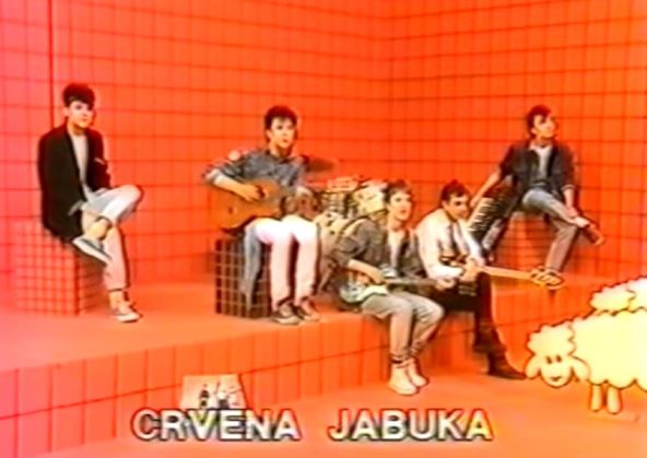 crvenajabuka.jpg