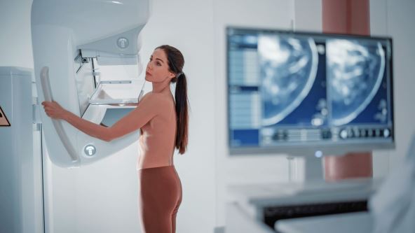 stockphotocomputerscreeninhospitalradiologyroombeautifulmultiethnicadultwomanstandingtopless1942278199.jpg