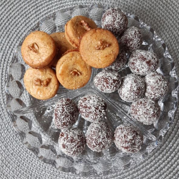 rum-kuglice--stockphotohomemadecoconutchocolateoatrumballsfilledwithcherryandcoveredwithgratedcoconutand2327639617.jpg